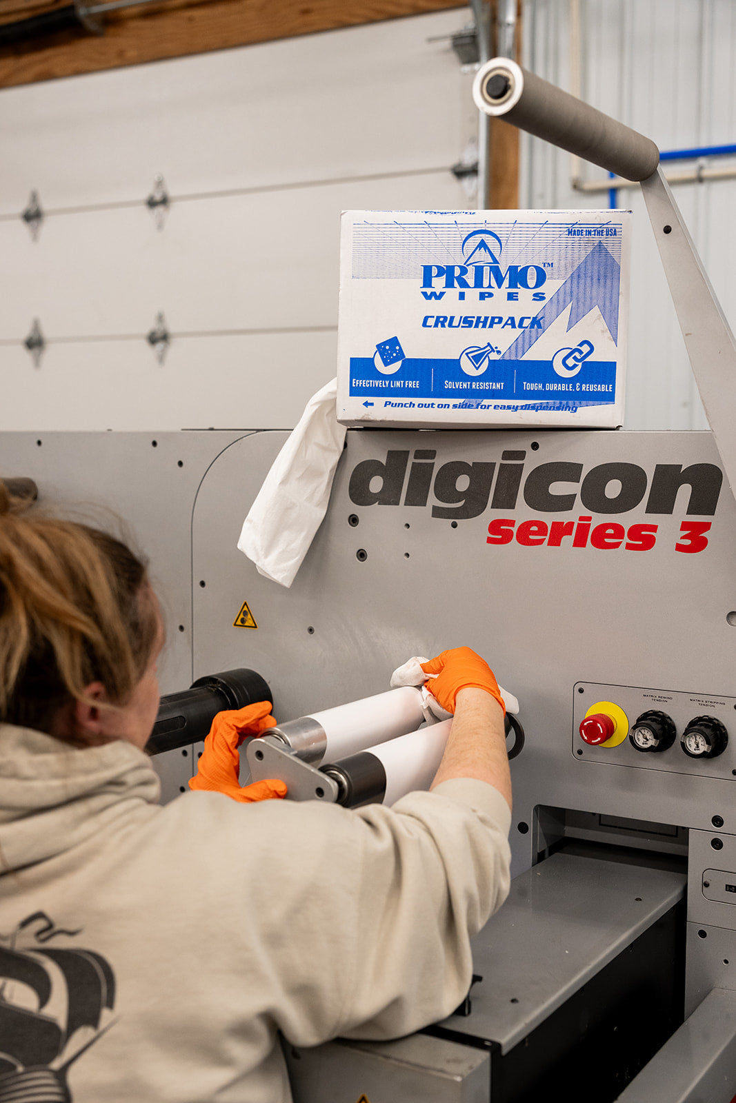 Primo® Wipes White Shop Towels Folded Telesto Products LLC
