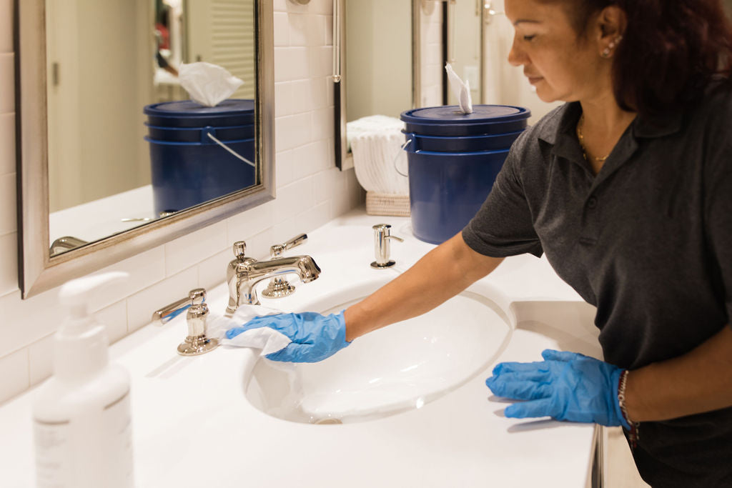 Blue Bucket & 300 Spunlace Prep Wipes Telesto Products LLC